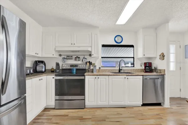 Property Slideshow image 3 of 24 | 4865 goldenview ln, Lakeland, FL, 33811