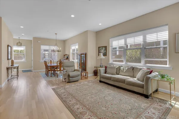 Property Slideshow image 3 of 23 | 35 winter pl, Huntington, NY, 11731