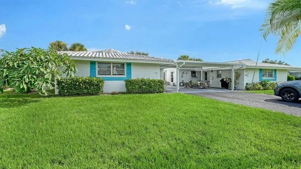 Property Slideshow image 2 of 44 | 1523 lakeside dr 15, Venice, FL, 34293