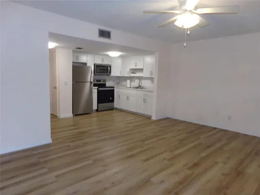 Property Slideshow image 3 of 31 | 2042 australia way 18, Clearwater, FL, 33763