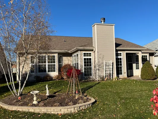 Property Slideshow image 3 of 23 | 647 tuscan vw, Elgin, IL, 60124