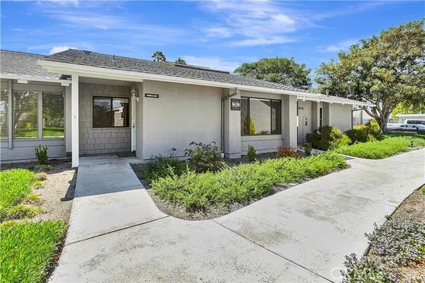 Property Slideshow image 2 of 19 | 8566 larkhall cir 808-b, Huntington Beach, CA, 92646