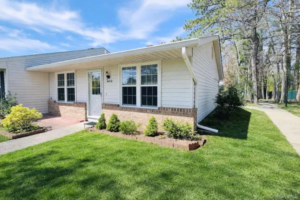 Property Slideshow image 3 of 14 | 441 arlington dr b, Brookhaven, NY, 11961