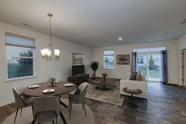 Property Slideshow image 2 of 19 | 911 darwin st, North Aurora, IL, 60542