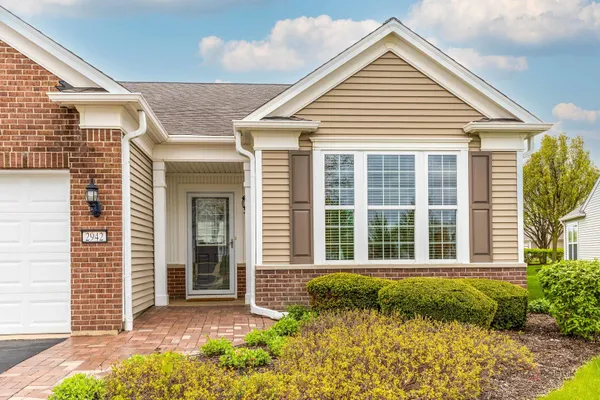 Property Slideshow image 3 of 22 | 2942 ravinia cir, Mundelein, IL, 60060