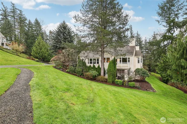 Property Slideshow image 2 of 40 | 22563 se 42nd ter 2212, Issaquah, WA, 98029