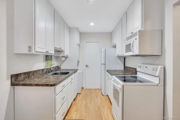 Property Slideshow image 2 of 33 | 703 drew dr, Smithtown, NY, 11780