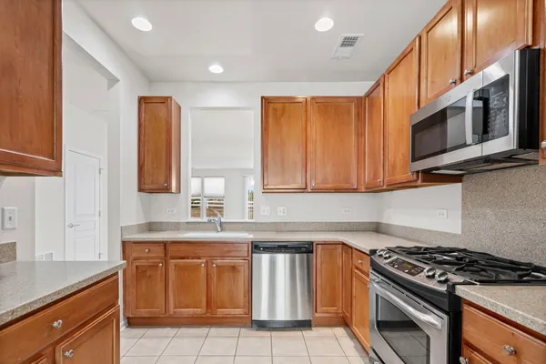 Property Slideshow image 3 of 15 | 3204 comstock ct, Mundelein, IL, 60060