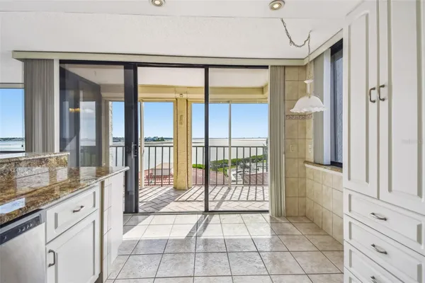 Property Slideshow image 2 of 25 | 6104 palma del mar blvd s apt 402, St Petersburg, FL, 33715