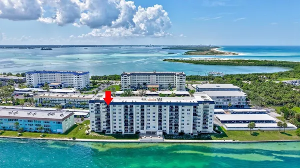 Property Slideshow image 2 of 63 | 9 haig pl 810, Dunedin, FL, 34698