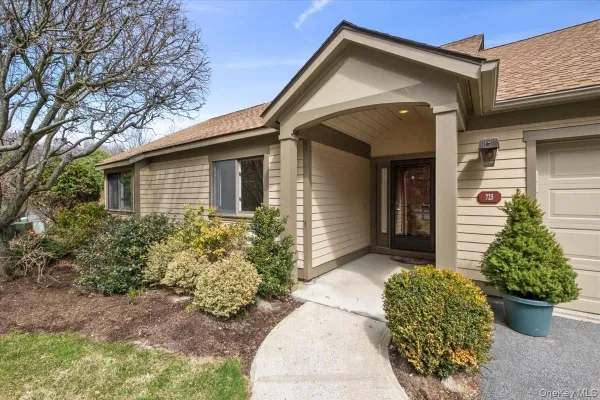 Property Slideshow image 2 of 50 | 725 heritage hls, Somers, NY, 10589