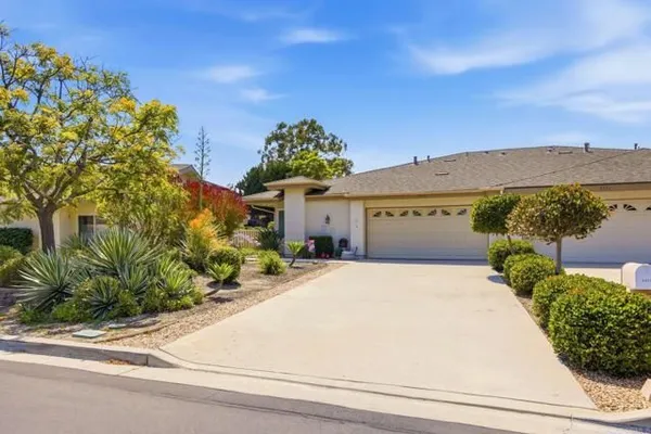 Property Slideshow image 2 of 33 | 3535 s sundown ln, Oceanside, CA, 92056