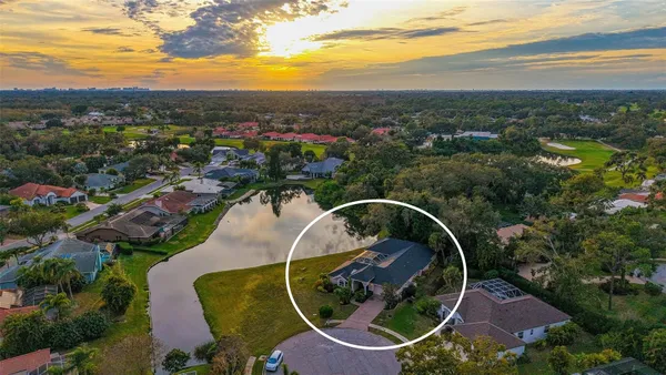 Property Slideshow image 2 of 100 | 8117 misty oaks blvd, Sarasota, FL, 34243