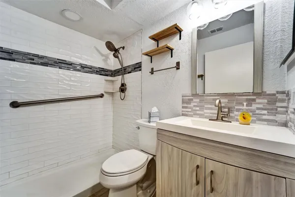 Property Slideshow image 3 of 28 | 8330 high point cir 6, Port Richey, FL, 34668