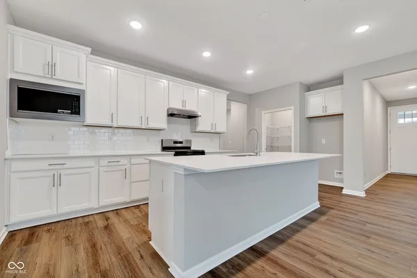 Property Slideshow image 3 of 35 | 746 daisy st, Greenwood, IN, 46143