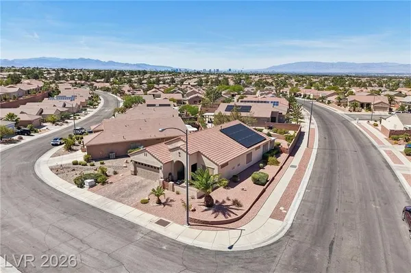 Property Slideshow image 2 of 52 | 586 cypress gardens pl, Henderson, NV, 89012