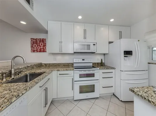 Property Slideshow image 3 of 55 | 435 cerromar ln 326, Venice, FL, 34293