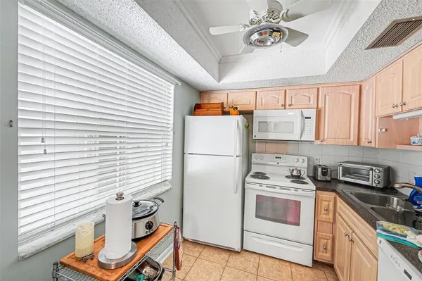 Property Slideshow image 3 of 14 | 940 virginia st 105, Dunedin, FL, 34698