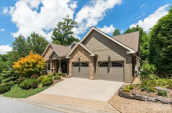 Property Slideshow image 3 of 48 | 82 wood owl ct, Hendersonville, NC, 28791