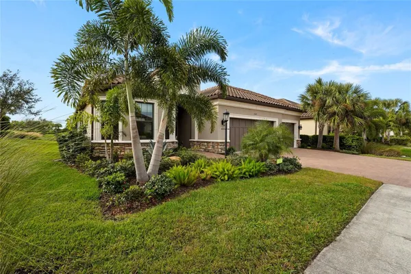 Property Slideshow image 2 of 69 | 5419 lago maggio st, Sarasota, FL, 34238