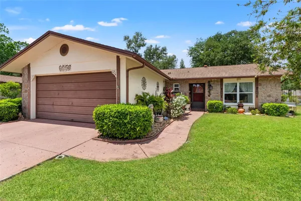 Property Slideshow image 2 of 41 | 10541 green meadow ln, Port Richey, FL, 34668