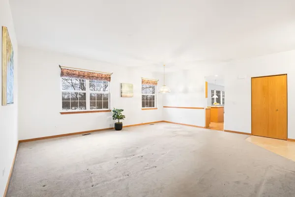 Property Slideshow image 3 of 31 | 121 enfield ln, Grayslake, IL, 60030