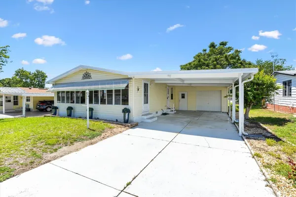 Property Slideshow image 2 of 34 | 1616 bayhill dr, Lady Lake, FL, 32159
