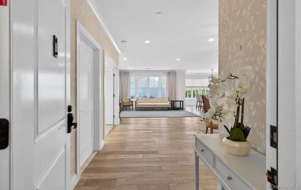 Property Slideshow image 3 of 45 | 25102 aspenwood dr, Plainview, NY, 11803