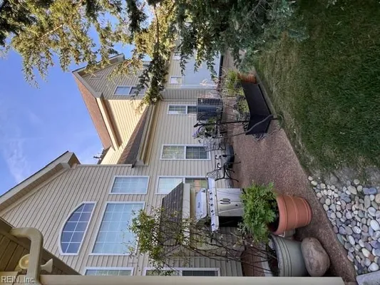 Property Slideshow image 2 of 8 | 540 dunning ln, Chesapeake, VA, 23322