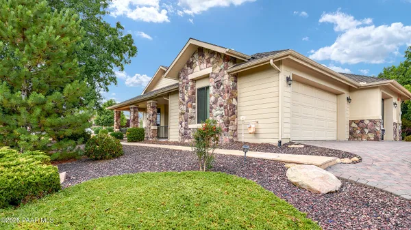 Property Slideshow image 2 of 44 | 863 northridge dr, Prescott, AZ, 86301