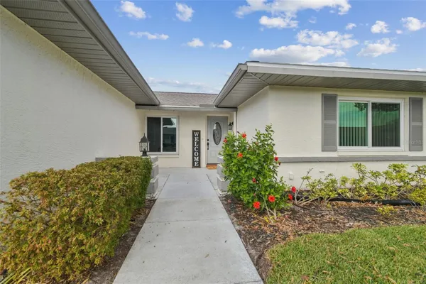 Property Slideshow image 3 of 73 | 2306 lancaster dr, Sun City Center, FL, 33573