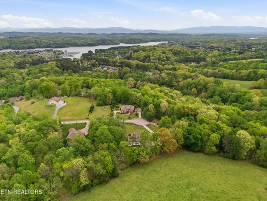 Property Slideshow image 2 of 52 | 1930 maple hills ln, Loudon, TN, 37774