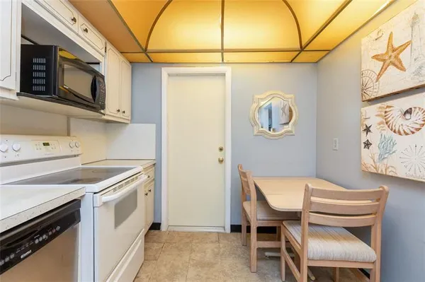 Property Slideshow image 2 of 27 | 2731 ne 14th street cswy 121, Pompano Beach, FL, 33062