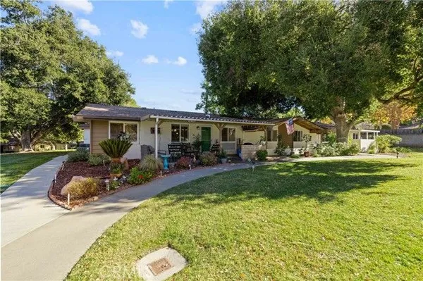 Property Slideshow image 2 of 29 | 19348 avenue of the oaks, Newhall, CA, 91321