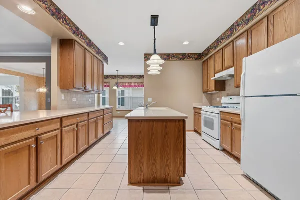 Property Slideshow image 3 of 58 | 102 hitching post ln, Grayslake, IL, 60030