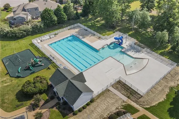 Property Slideshow image 2 of 48 | 212 saint andrews, Smithfield, VA, 23430