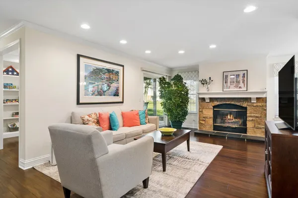 Property Slideshow image 2 of 16 | 584 edinburgh ln a, Prospect Heights, IL, 60070