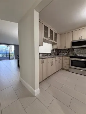 Property Slideshow image 3 of 21 | 1001 colony point cir apt 107, Pembroke Pines, FL, 33026