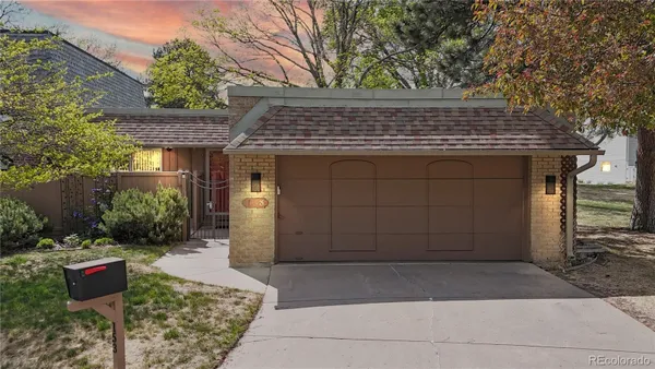 Property Slideshow image 2 of 33 | 153 s vance ct, Lakewood, CO, 80226