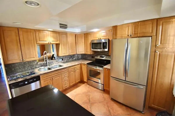 Property Slideshow image 3 of 32 | 4301 martinique cir k1, Coconut Creek, FL, 33066