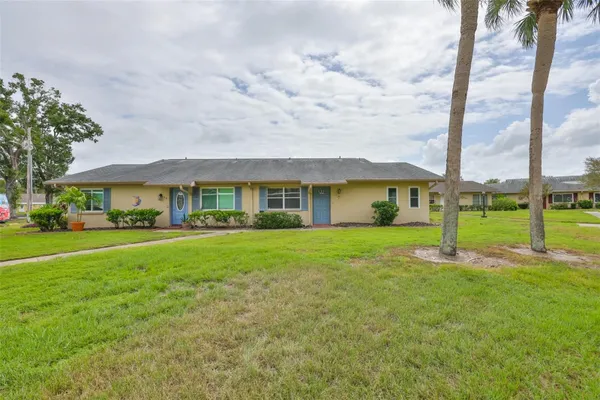 Property Slideshow image 2 of 49 | 1908 canterbury ln 20, Sun City Center, FL, 33573