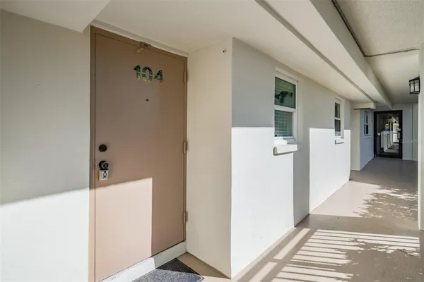 Property Slideshow image 2 of 60 | 9 haig pl 104, Dunedin, FL, 34698