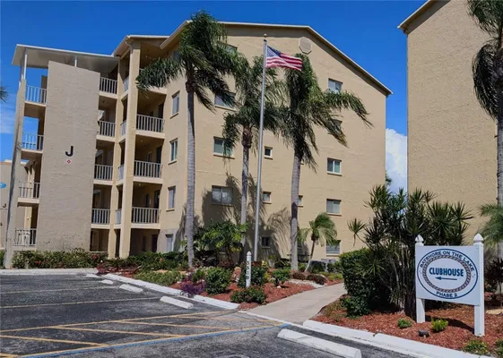 Property Slideshow image 2 of 36 | 3589 lake bayshore dr # j-303, Bradenton, FL, 34205