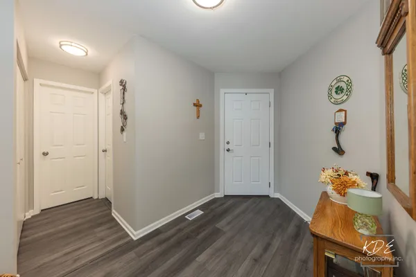 Property Slideshow image 3 of 49 | 21255 silktree cir, Plainfield, IL, 60544