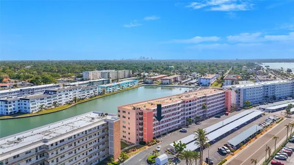 Property Slideshow image 2 of 23 | 6025 shore blvd 303, Gulfport, FL, 33707