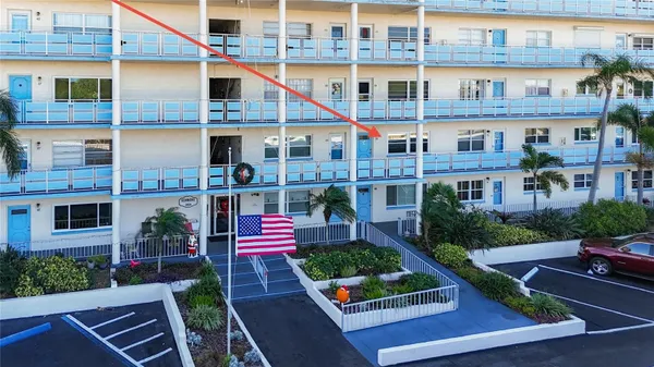 Property Slideshow image 3 of 33 | 2850 59th st 209, Gulfport, FL, 33707