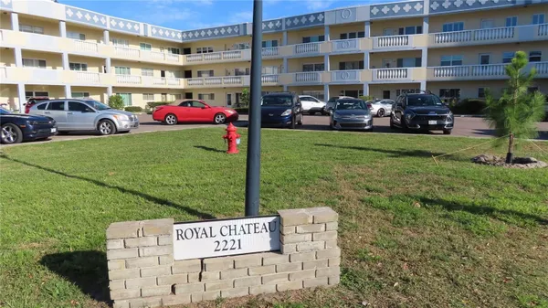 Property Slideshow image 2 of 77 | 2221 swedish dr 17, Clearwater, FL, 33763