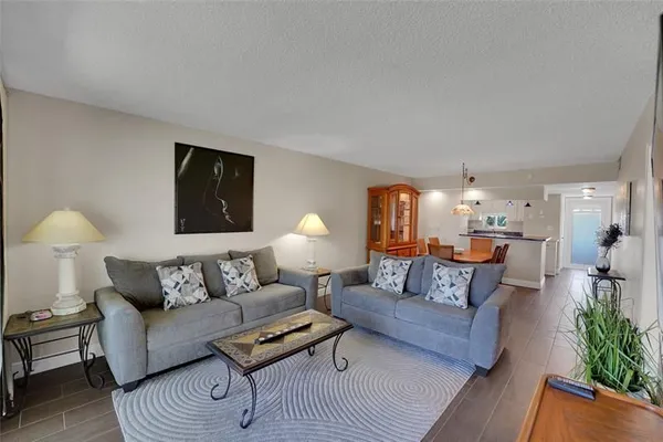 Property Slideshow image 3 of 50 | 8980 s hollybrook blvd 304, Pembroke Pines, FL, 33025