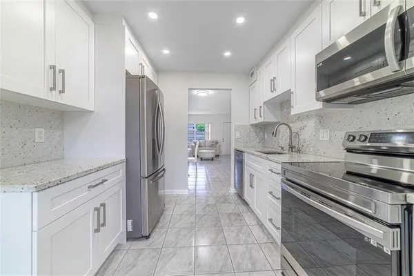 Property Slideshow image 2 of 30 | 600 nw 80th ave apt 105, Margate, FL, 33063