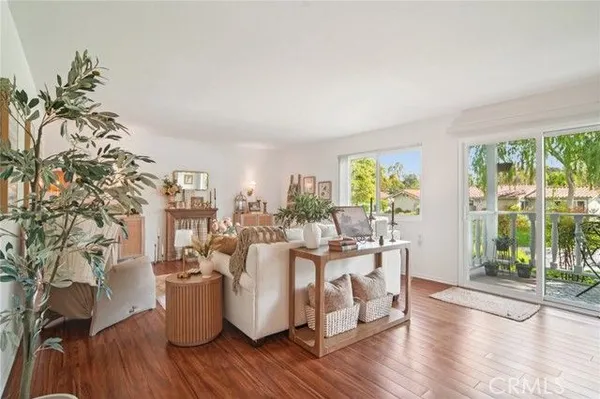 Property Slideshow image 2 of 33 | 2402 via mariposa 1e, Laguna Woods, CA, 92637